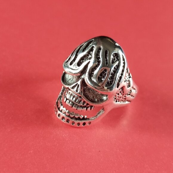 💀 BLEEDING SKULL Heavy Metal Gothic Ring (Size 10.5) - Picture 4 of 4